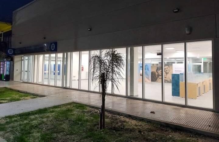 Santa Elena: Rossi mostró la sucursal del Banco Nación de su ciudad a poco de su inauguración